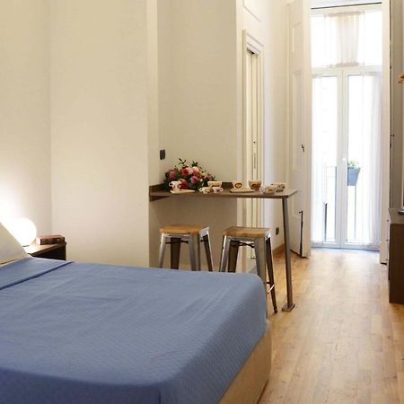Domus Studio 25 Bed & Breakfast Наполи Екстериор снимка