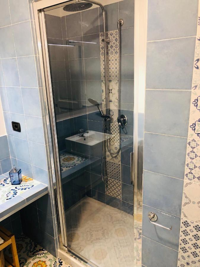 Domus Studio 25 Bed & Breakfast Наполи Екстериор снимка