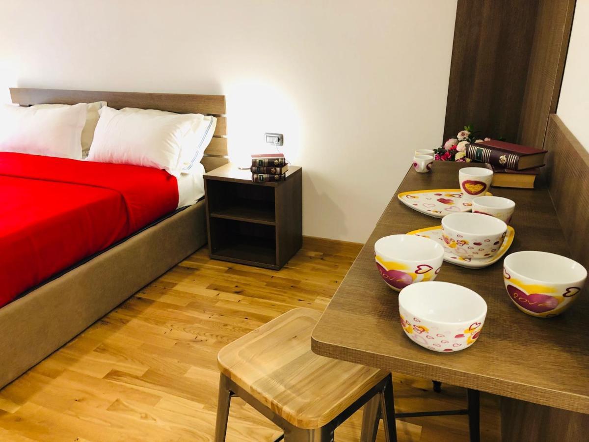 Domus Studio 25 Bed & Breakfast Наполи Екстериор снимка