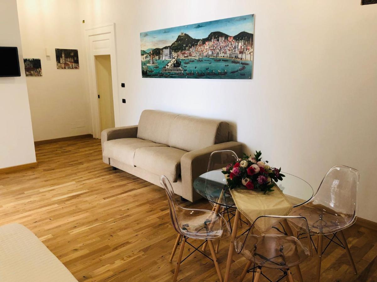 Domus Studio 25 Bed & Breakfast Наполи Екстериор снимка