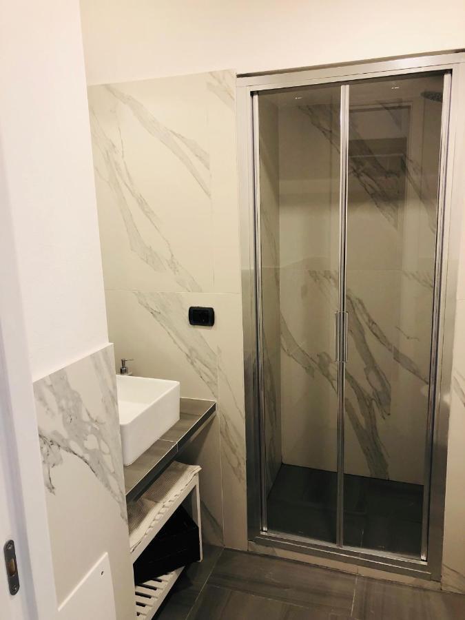 Domus Studio 25 Bed & Breakfast Наполи Екстериор снимка
