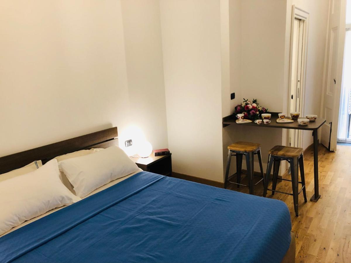Domus Studio 25 Bed & Breakfast Наполи Екстериор снимка