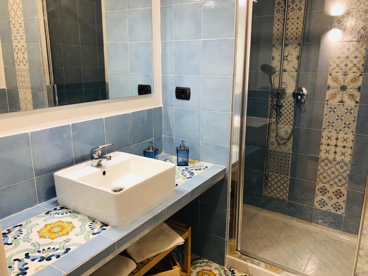 Domus Studio 25 Bed & Breakfast Наполи Екстериор снимка