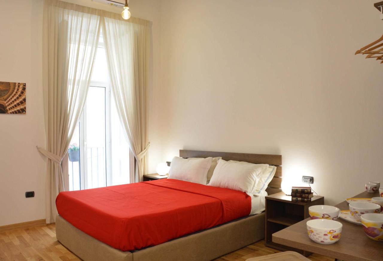 Domus Studio 25 Bed & Breakfast Наполи Екстериор снимка
