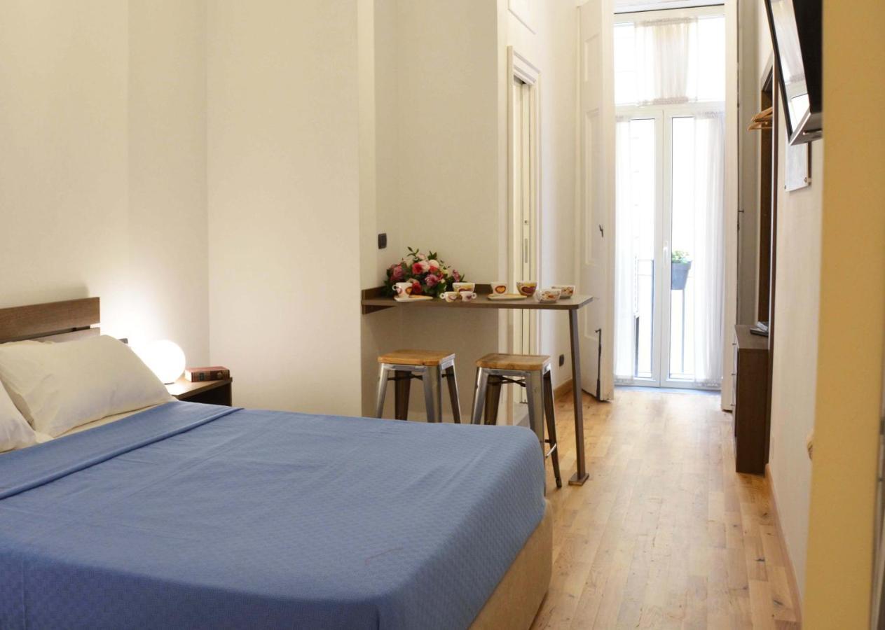 Domus Studio 25 Bed & Breakfast Наполи Екстериор снимка