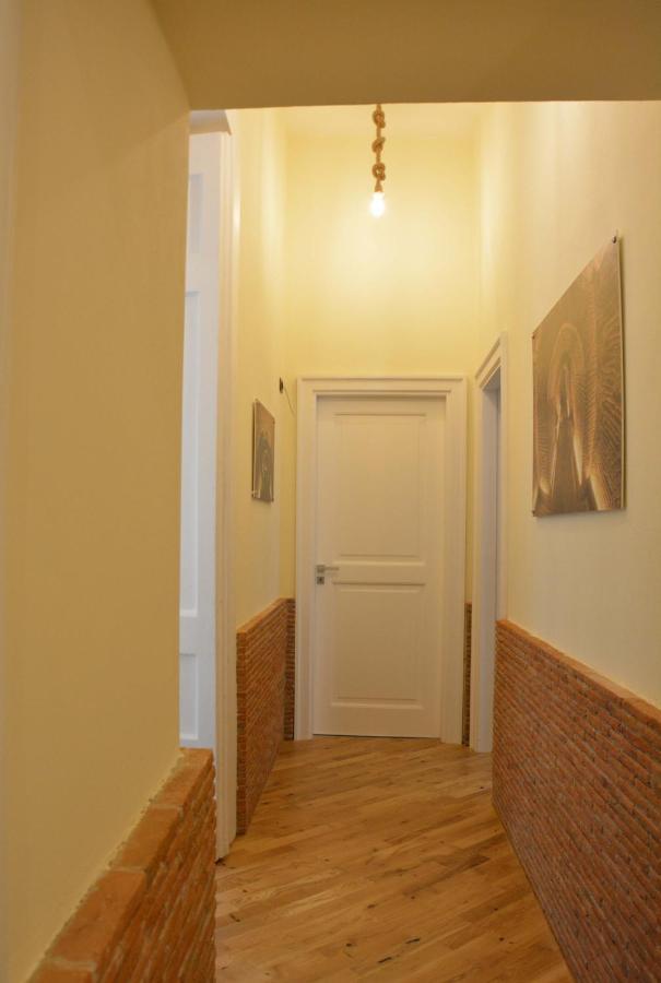Domus Studio 25 Bed & Breakfast Наполи Екстериор снимка