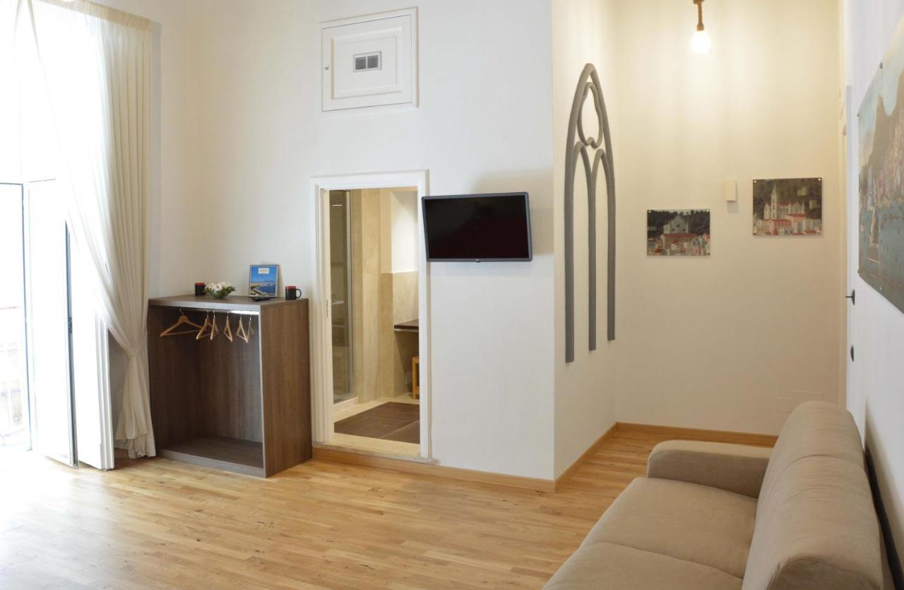 Domus Studio 25 Bed & Breakfast Наполи Екстериор снимка